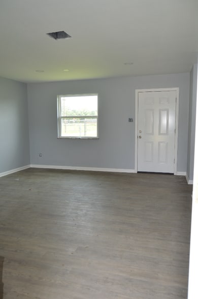 Building Photo - 219 Leon St