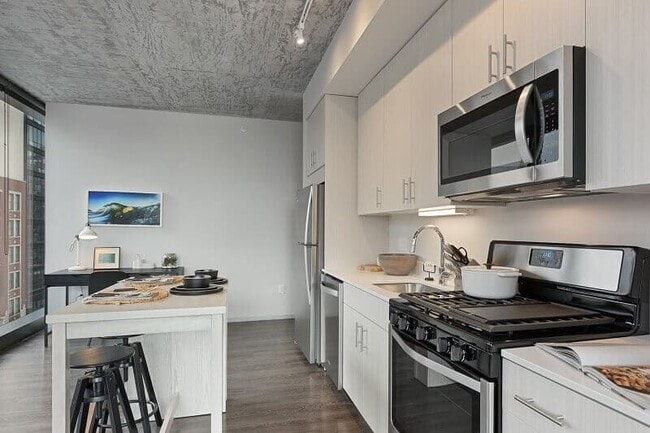 Building Photo - 700 S Clark St