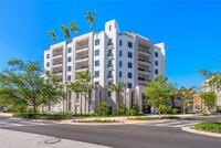 Building Photo - 701 Valencia Ave
