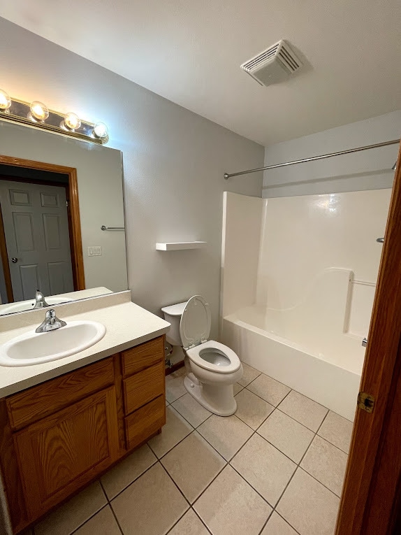 2nd Main Level Bath - 1051 Tamarack Way