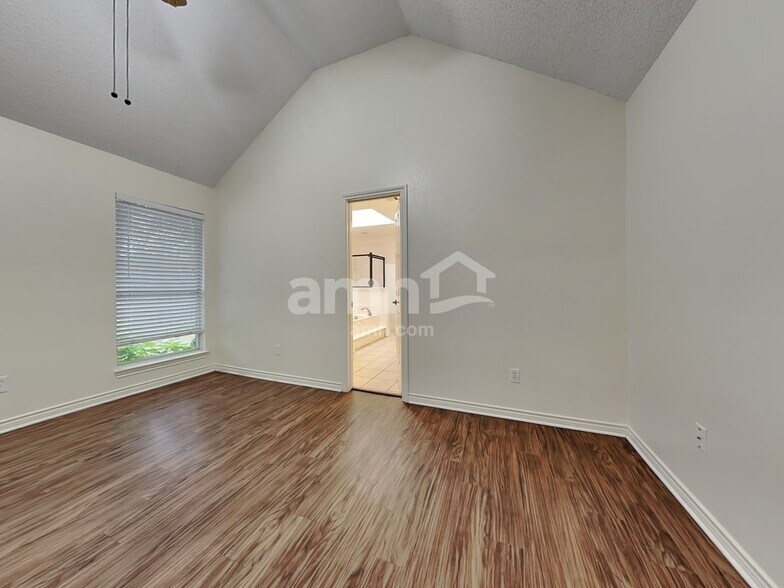 Building Photo - 7124 Holden Dr