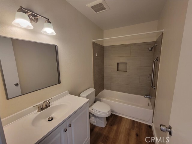 Building Photo - 11 Meadowsweet Way