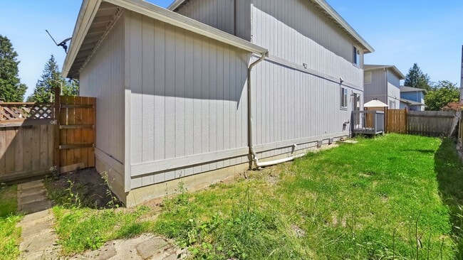 Building Photo - Cozy Lake Stevens Home with Den and Two-Car Garage