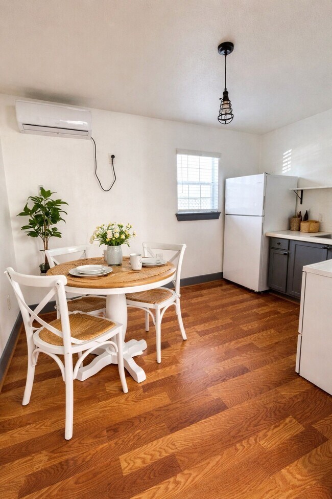 Building Photo - 5304 Polk St