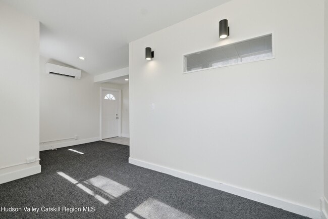 Building Photo - 43-47-47 Tinker St