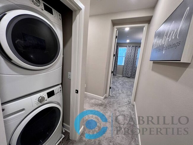 Building Photo - 1840 Mint Ter