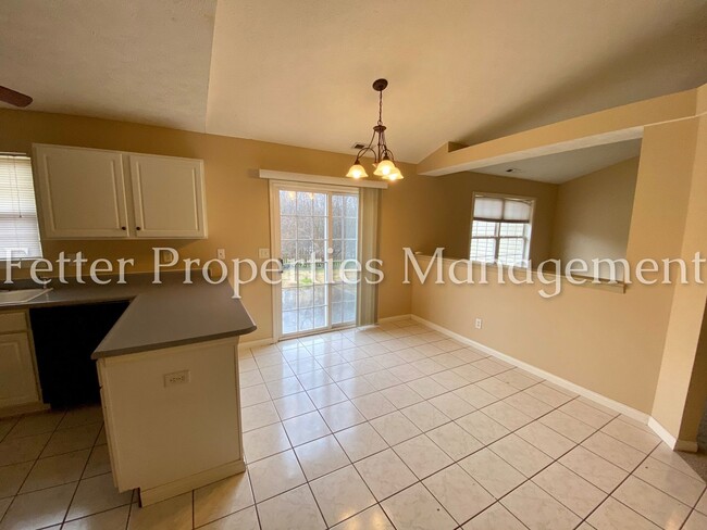 Building Photo - 3 Bedroom East Side Home!