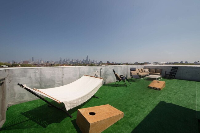 Building Photo - 2048 W Chicago Ave