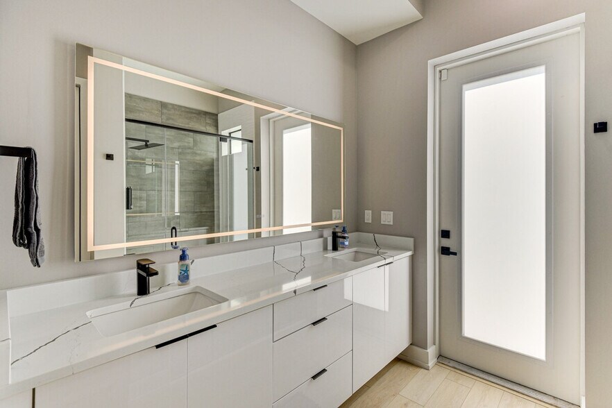 Building Photo - 118 Via Madrid Dr