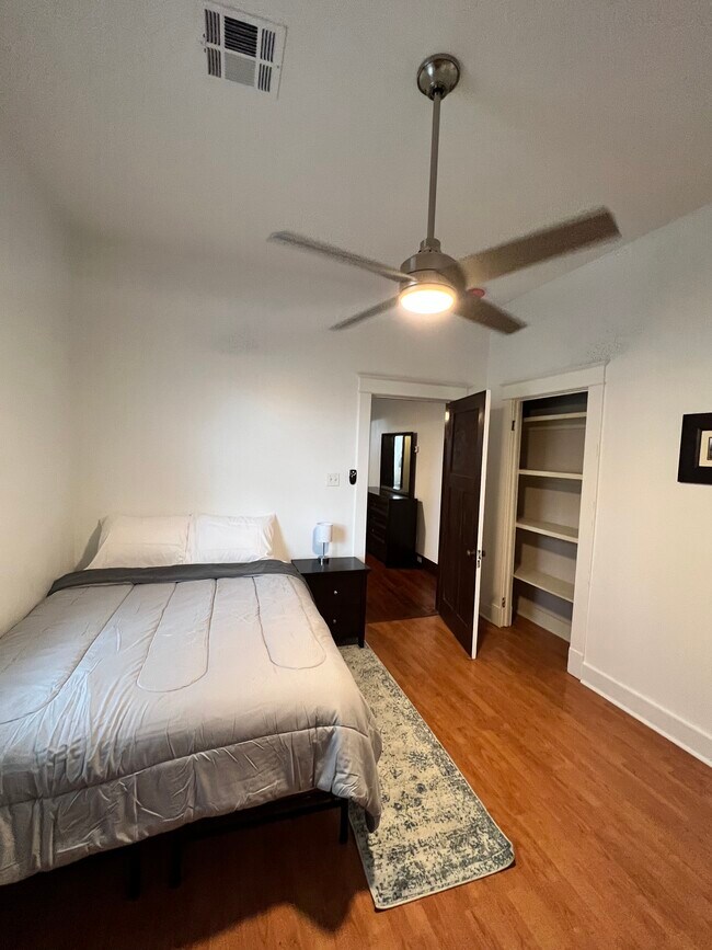 Building Photo - 1707 Rousselin Dr