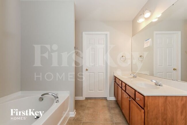 Building Photo - 1008 Rural Farm Rd