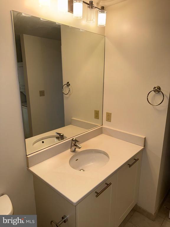 Building Photo - 5750 Bou Ave