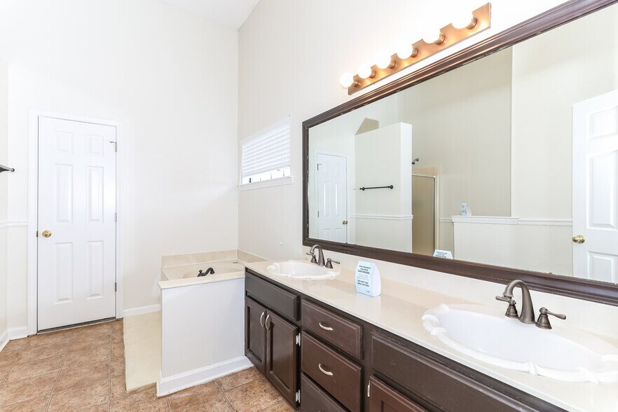 Building Photo - 4005 Eagle Ridge Ln