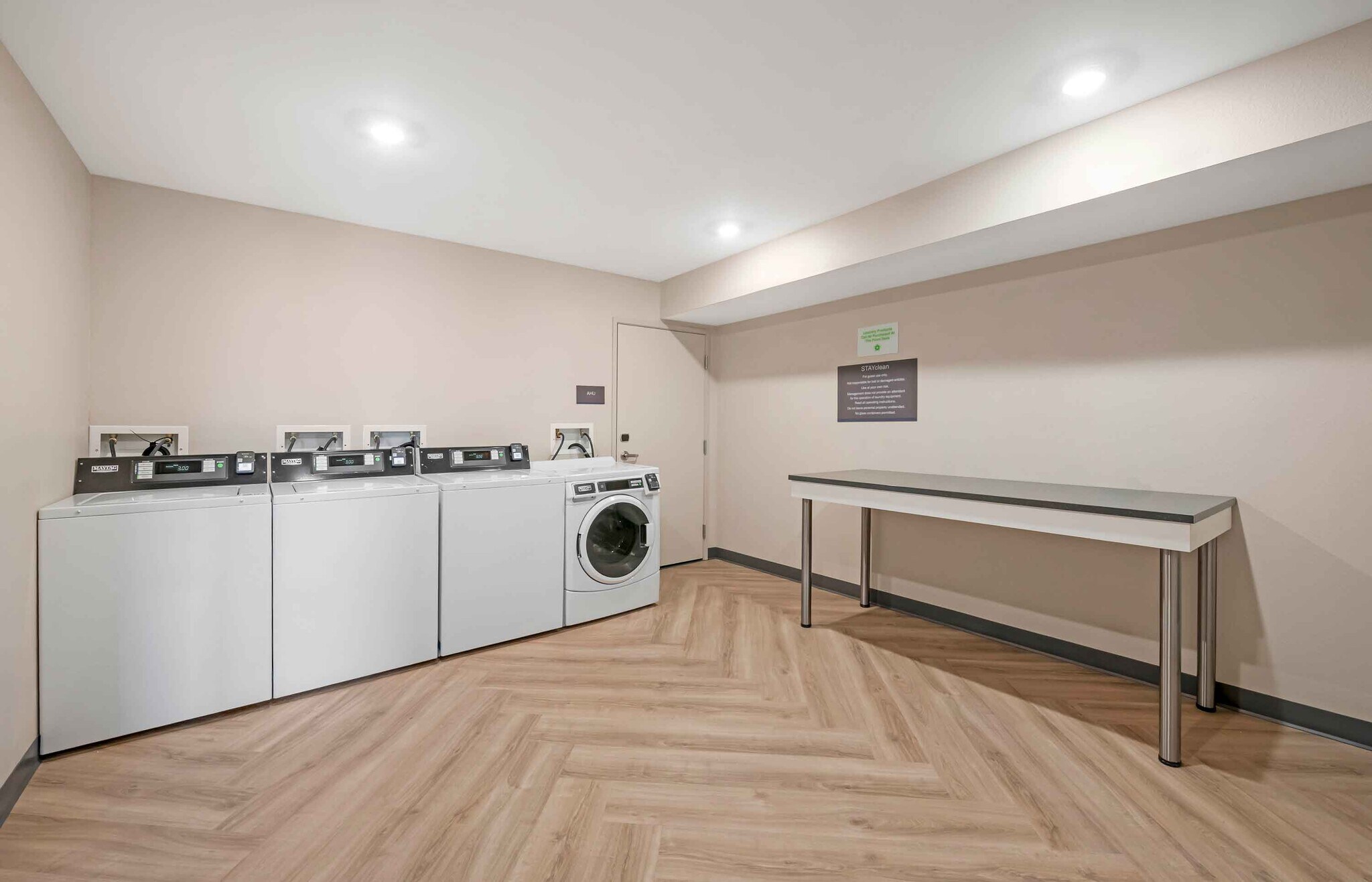 Building Photo - Furnished Studio-Wildwood