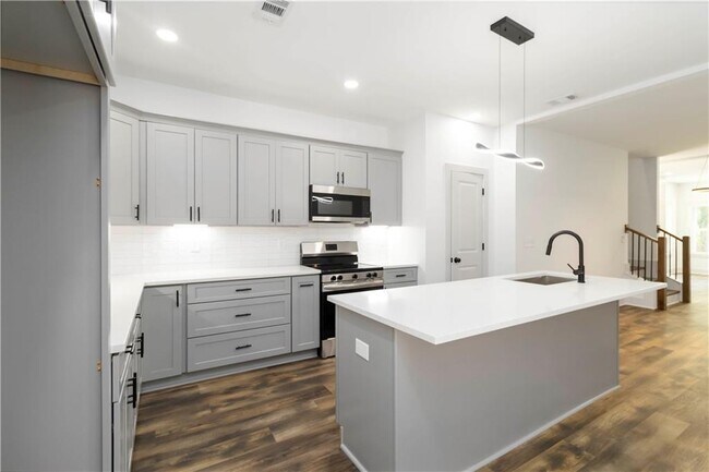 Building Photo - 2884 Thompson Cir