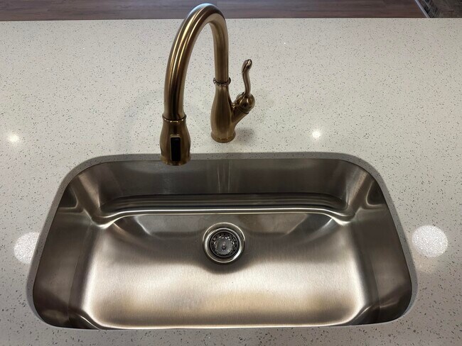 Building Photo - 307 W Main St