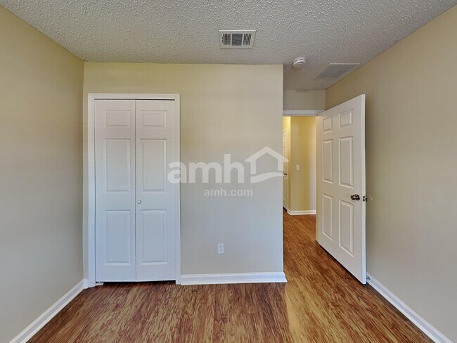 Building Photo - 2508 Westchester Ct