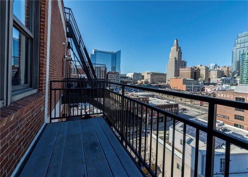 Grill & Chill - 1535 Walnut St Unit 701