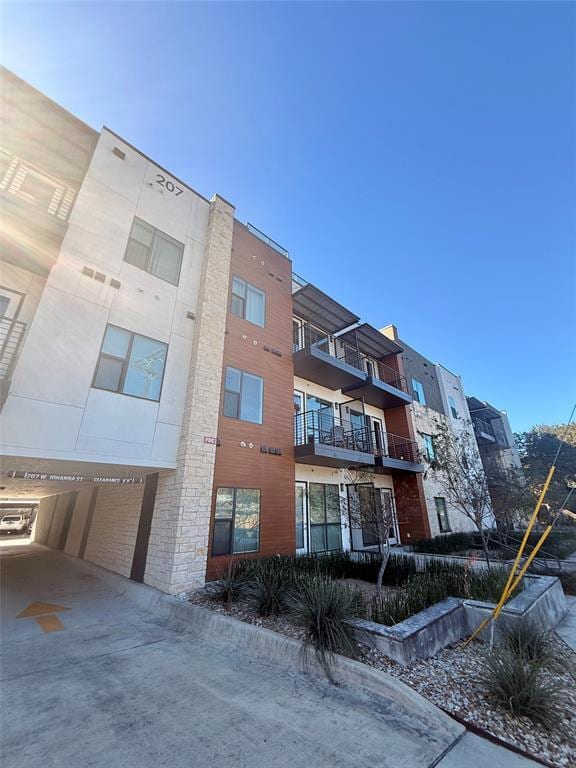 Building Photo - 207 W Johanna St