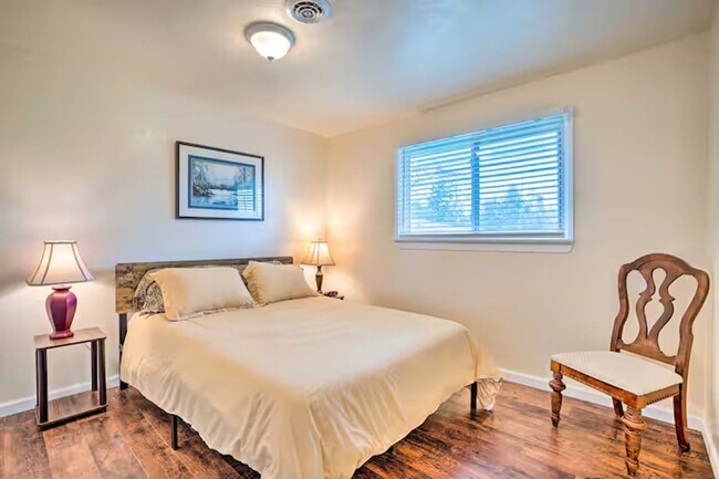 Building Photo - 5 Bed 3 Bath House! For Rent!!!