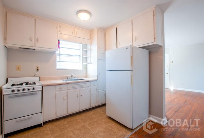 Building Photo - 896 Greenwood Ave NE