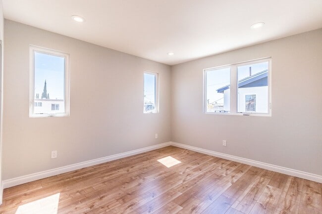 Building Photo - 1737 S Longwood Ave