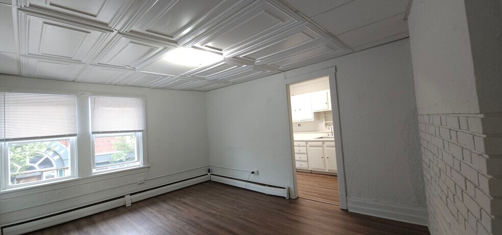 Dining room - 2370 Eldridge St