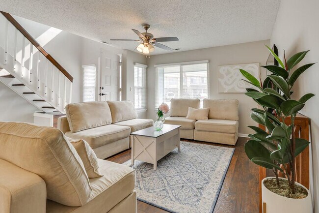 Building Photo - 749 Quesnel Dr