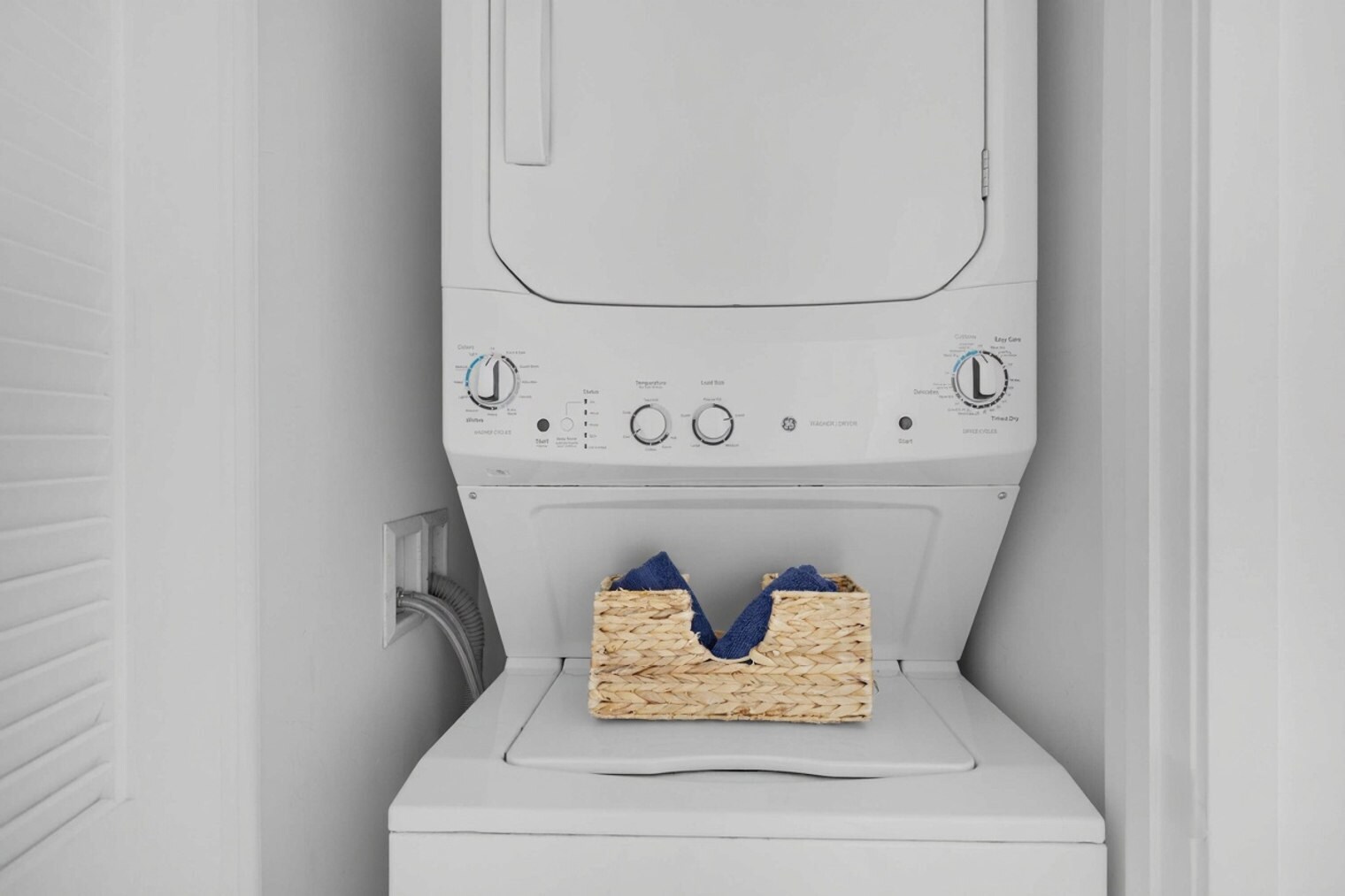 Building Photo - 4010 S Ocean Dr