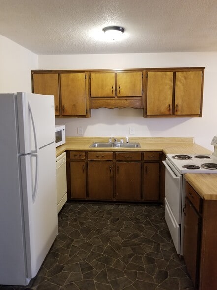 Kitchen - 411 Cattleman Dr NE