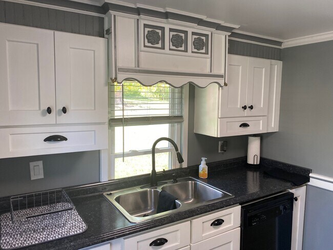 Building Photo - 120 Pearl St