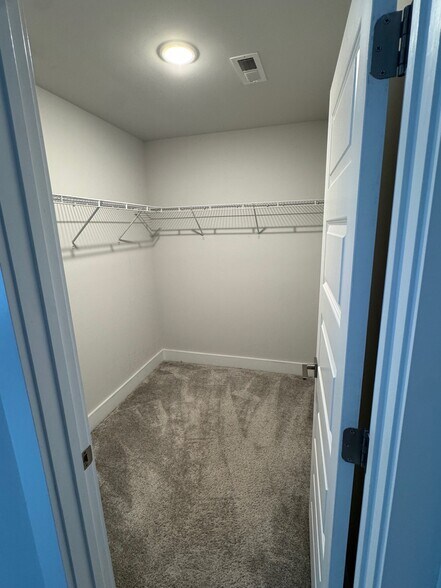 Building Photo - 2116 Electric Ln