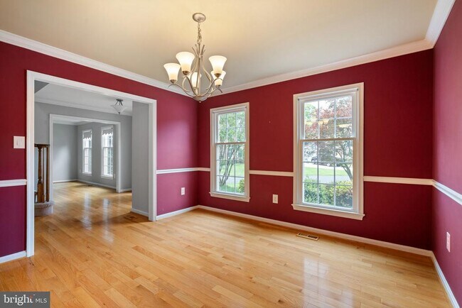 Building Photo - 8527 Silverview Dr