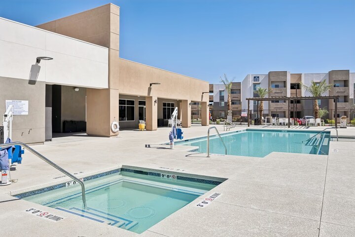 Building Photo - 2555 N Rancho Dr