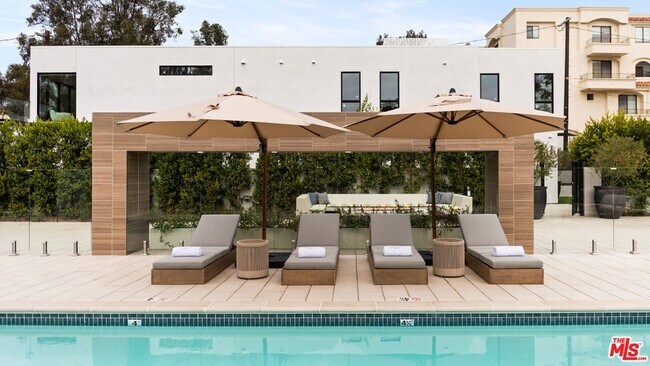 Building Photo - 505 S Barrington Ave