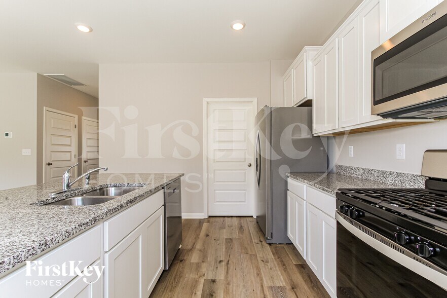 Building Photo - 1313 Chelsea Pk Trl