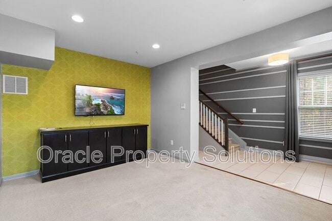 Building Photo - 1201 Falcon Point Dr