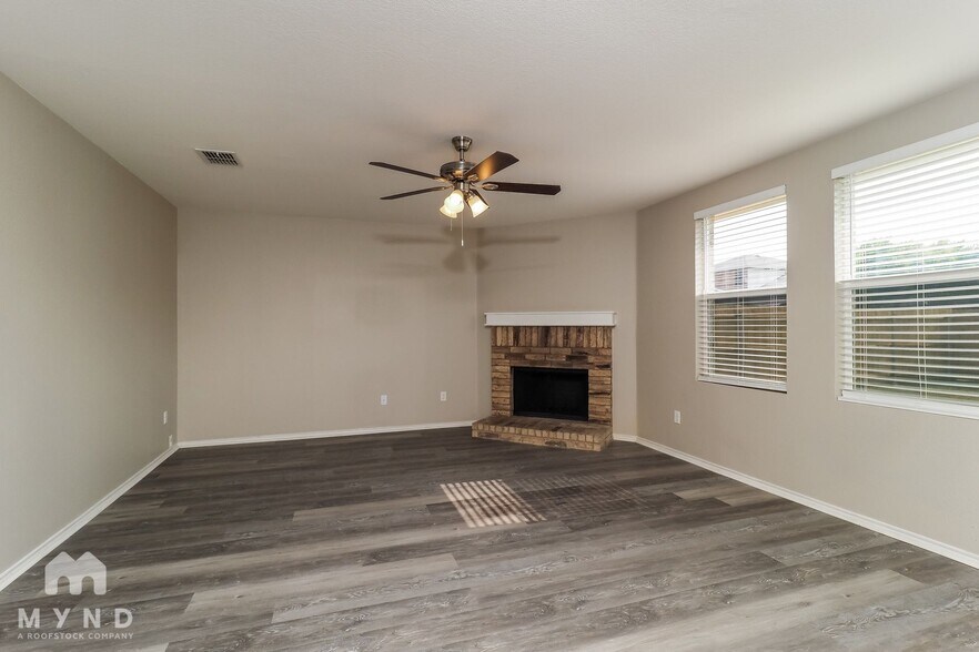 Building Photo - 3233 Sunshine Way