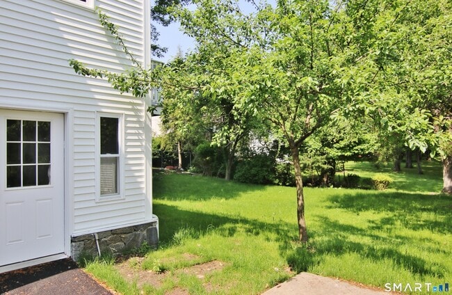 Building Photo - 821 Long Ridge Rd