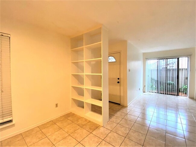 Building Photo - 6701 Sands Point Dr