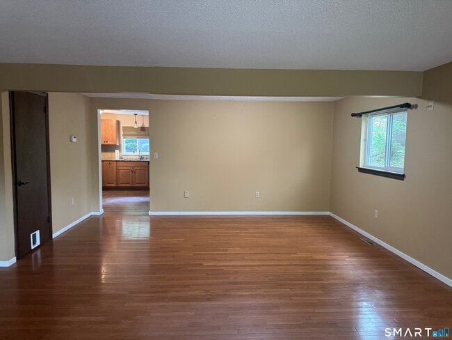 Building Photo - 49 Cliffside Dr