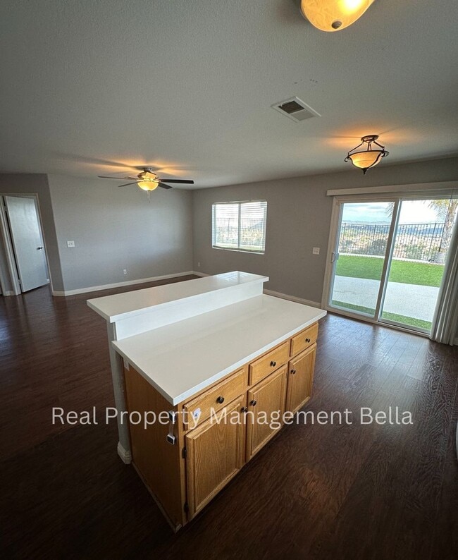 Building Photo - Lakeview Pool Retreat in a Private Cul-de-Sac Setting