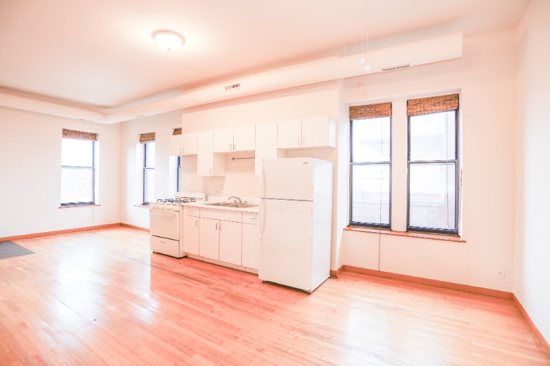 Building Photo - 652 N Noble St