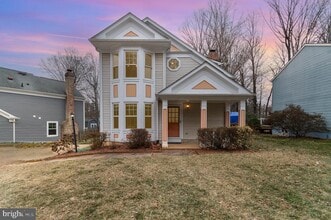 Building Photo - 15090 Holleyside Dr