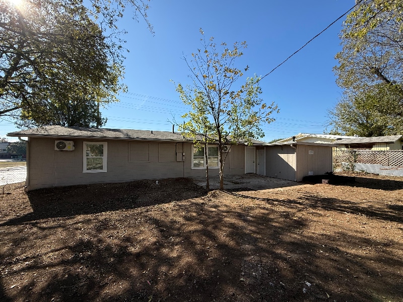 Building Photo - 331 Lanark Dr