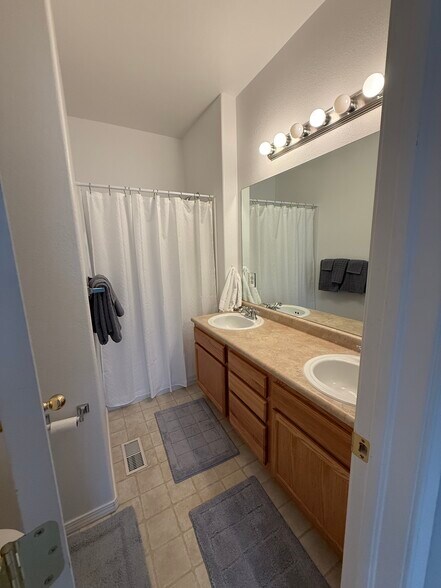 2nd Full Bath with Walk in Shower - 1526 Garden Vista Grv
