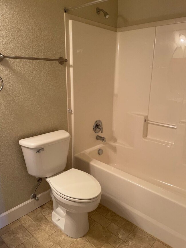 Building Photo - Beautiful/Quick I-25 Access 2 Bed 2 Bath Condo in Wellington