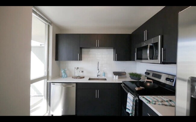 Building Photo - 40 E Delaware Pl