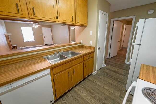 Building Photo - 2380 Hartsfield Way