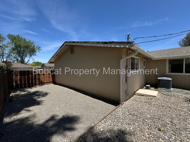 Building Photo - 3 Bed, 2 Bath, Home Located in Gardnerville